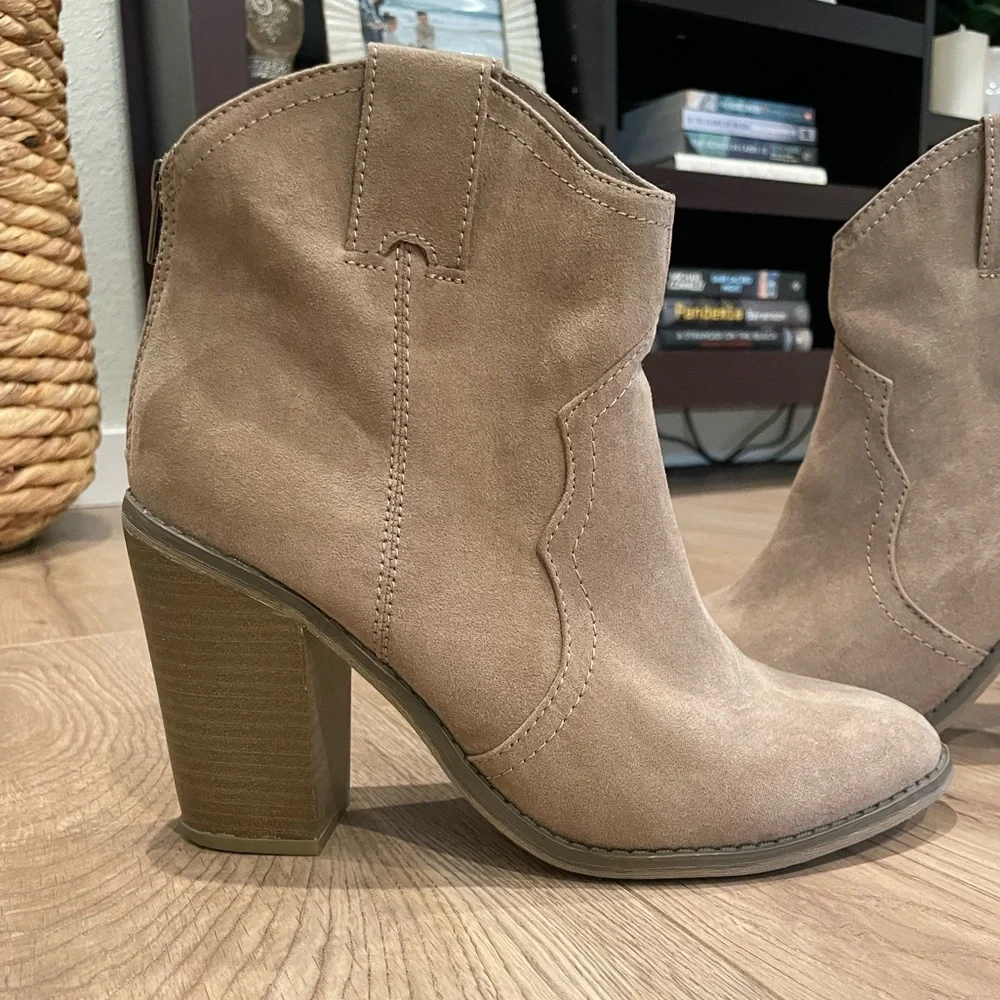 🐴✨ Target Merona Cowgirl Heels - 9 1/2 ✨🐴 - Picture 2 of 7